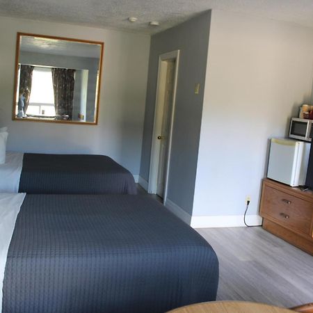 Bancroft Inn & Suites Buitenkant foto