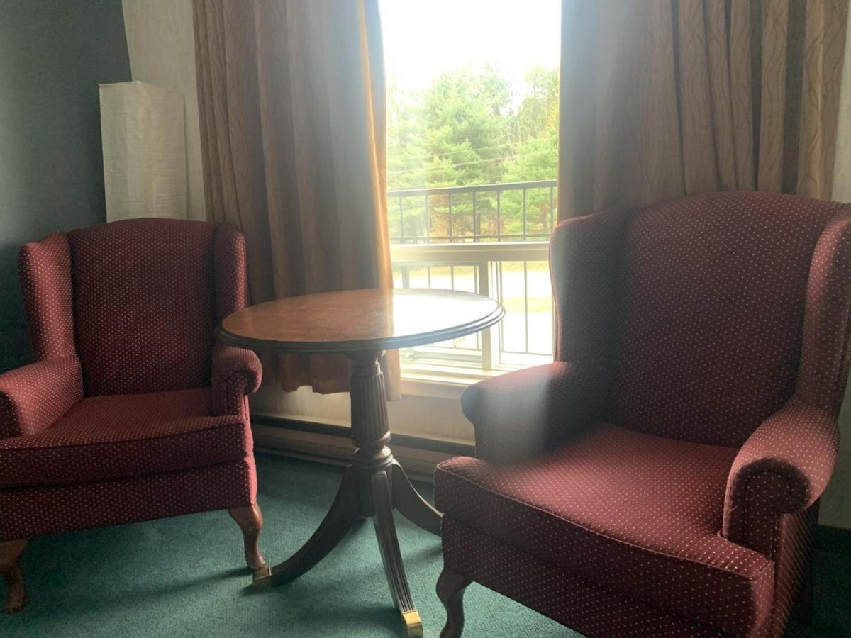 Bancroft Inn & Suites Buitenkant foto