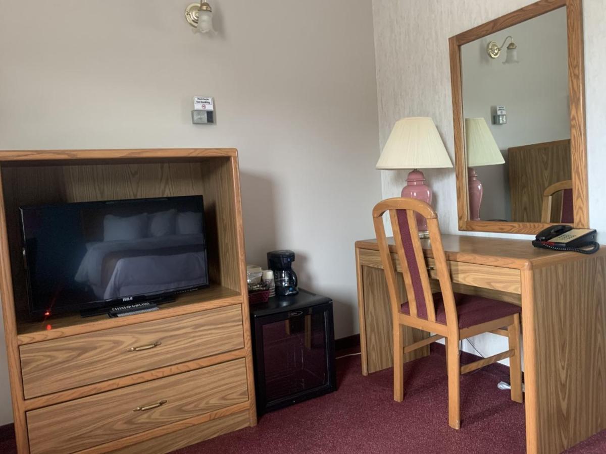 Bancroft Inn & Suites Buitenkant foto