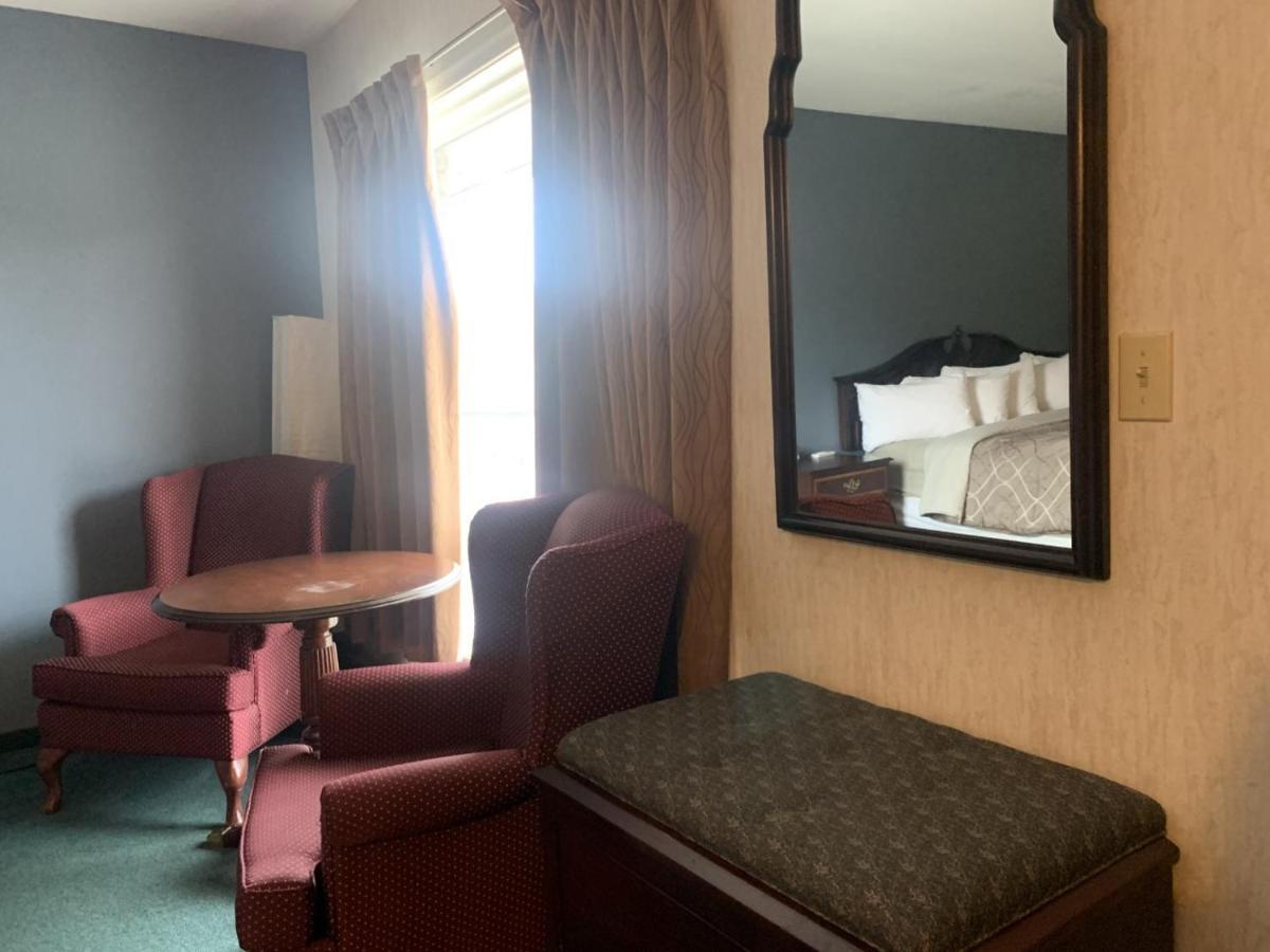 Bancroft Inn & Suites Buitenkant foto