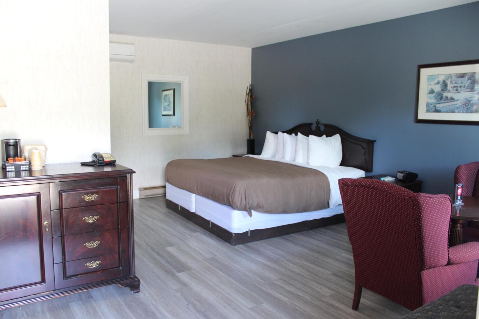 Bancroft Inn & Suites Buitenkant foto