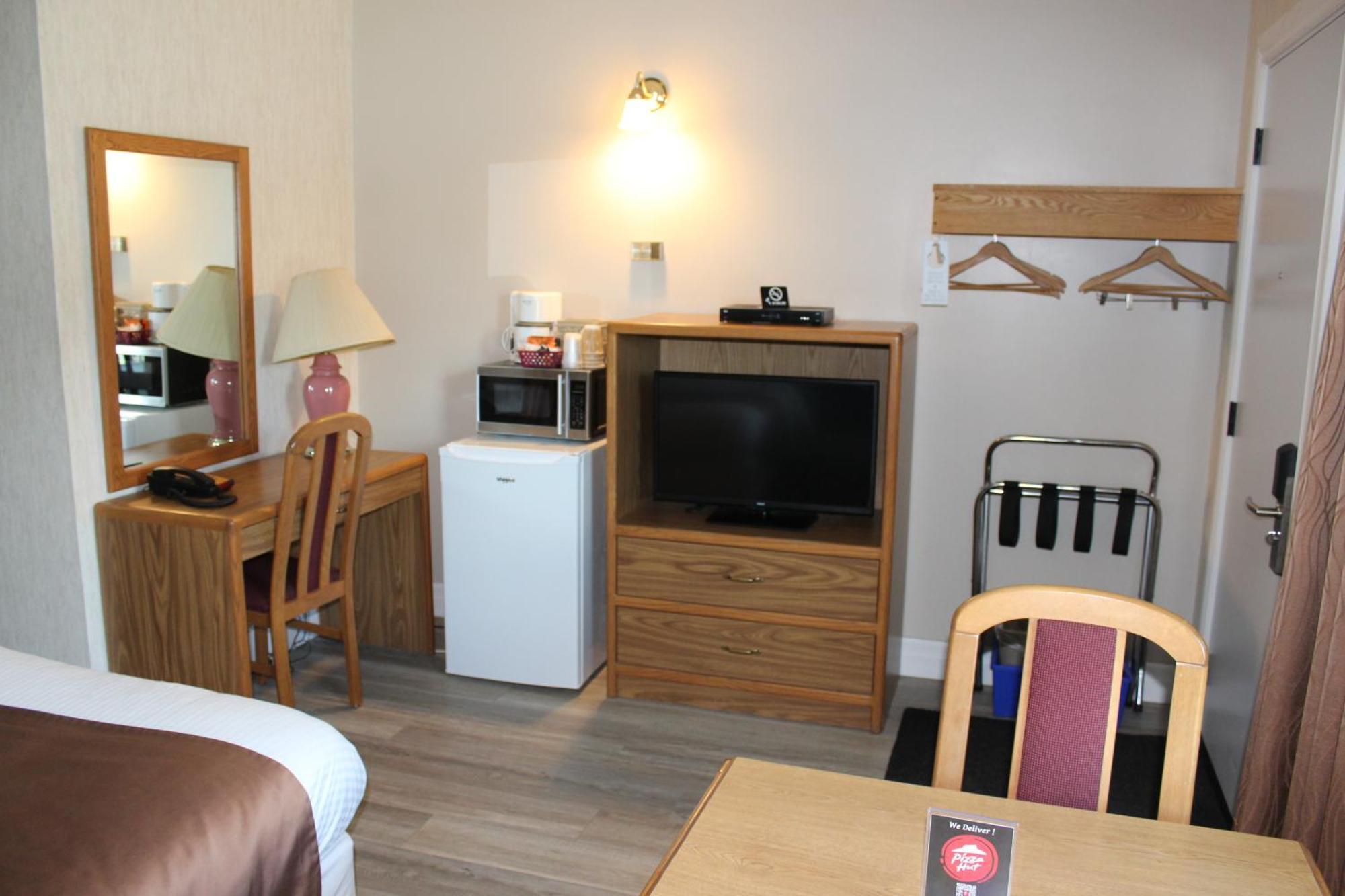 Bancroft Inn & Suites Buitenkant foto