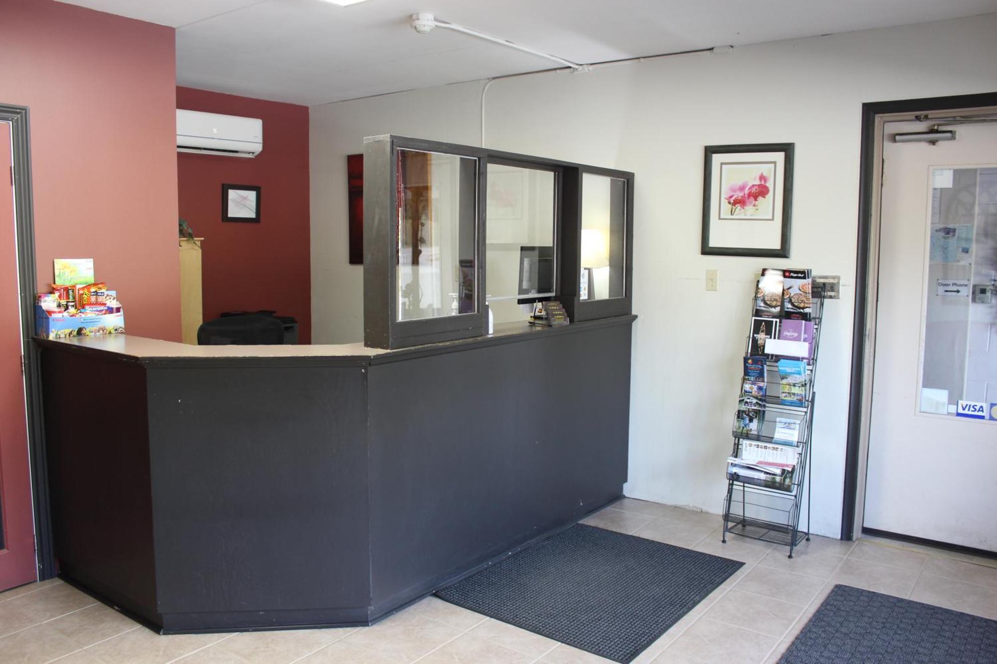 Bancroft Inn & Suites Buitenkant foto