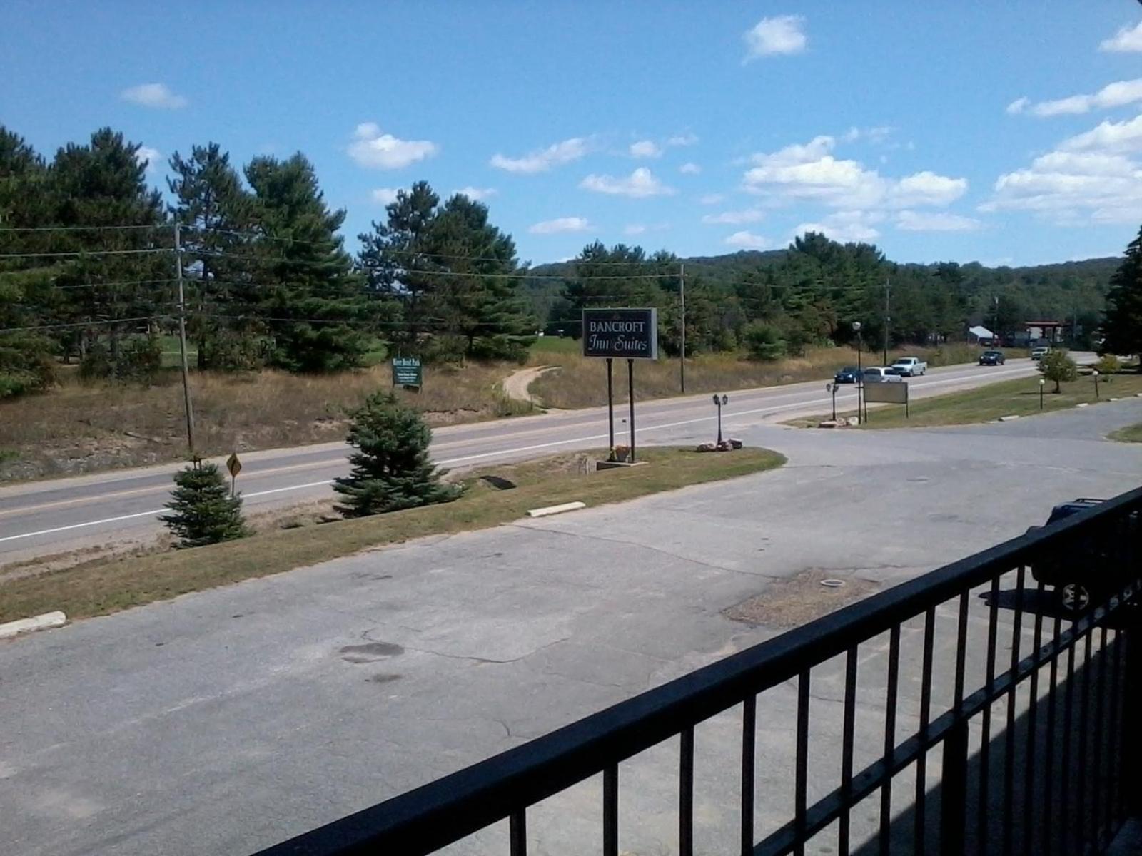 Bancroft Inn & Suites Buitenkant foto